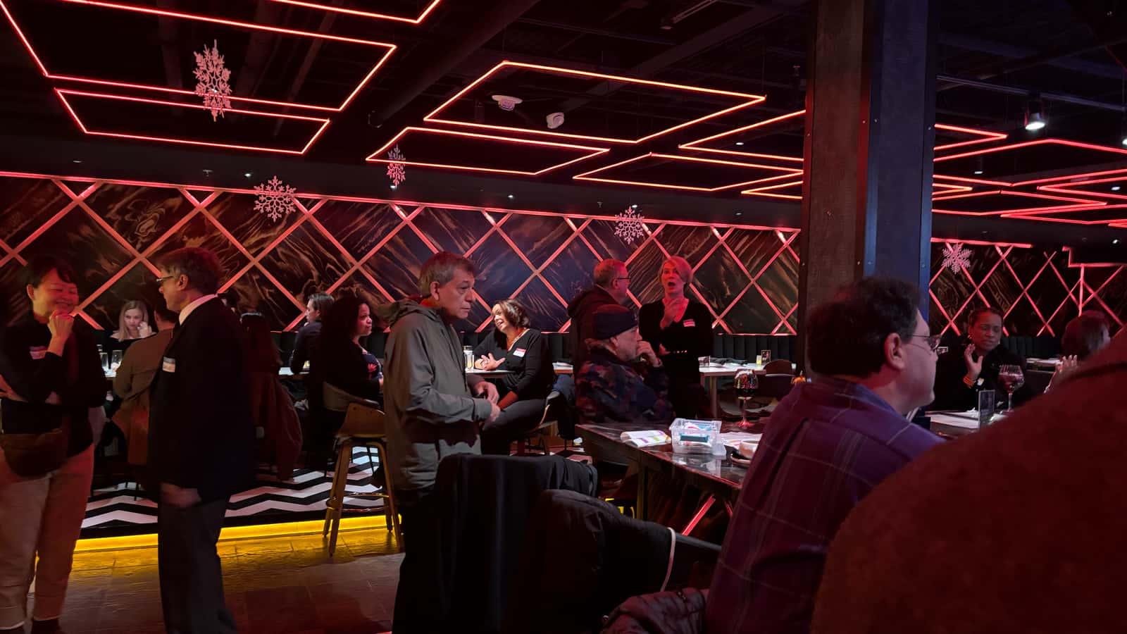 Singles Meet and Mingle On St. Elmo’s - Dinner Drinks and a Cabaret Show.