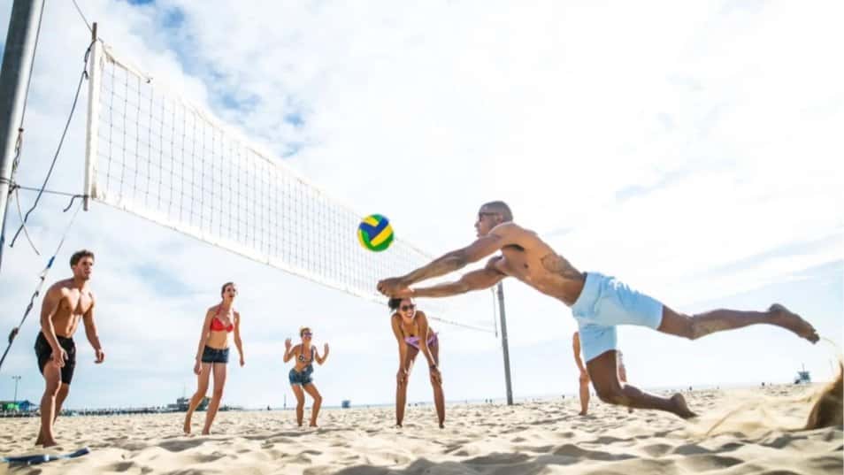 Barcelona Beach Volleyball Tournament | Meet New People & Play Volleyball