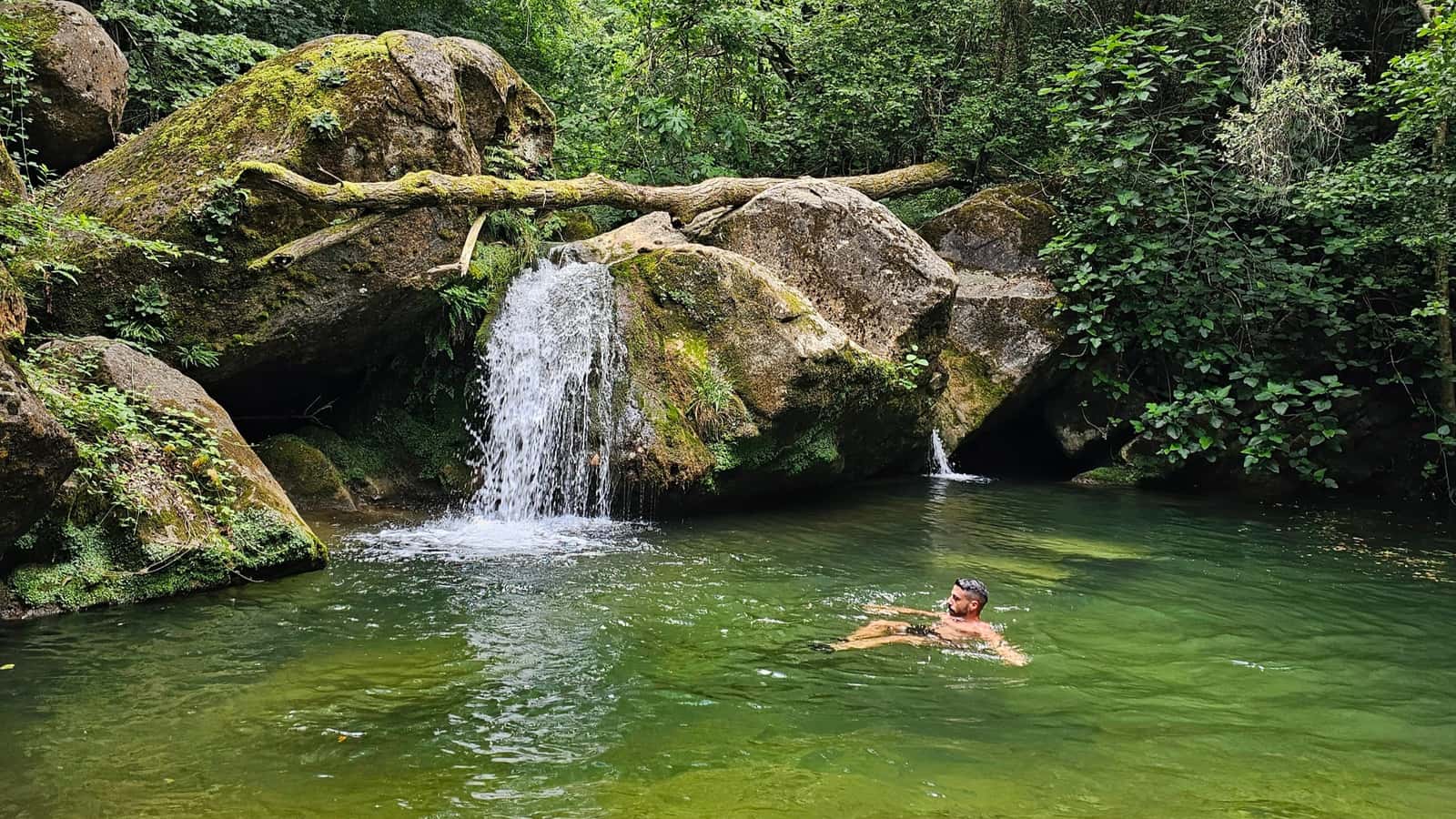 🌊 Gorgs y Cascadas  Secretas en la Garrotxa 🍀 Fácil 8km