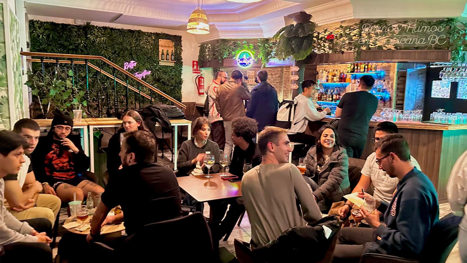 "JUEVES" NOCHE DE IDIOMAS, KARAOKE y FIESTA !