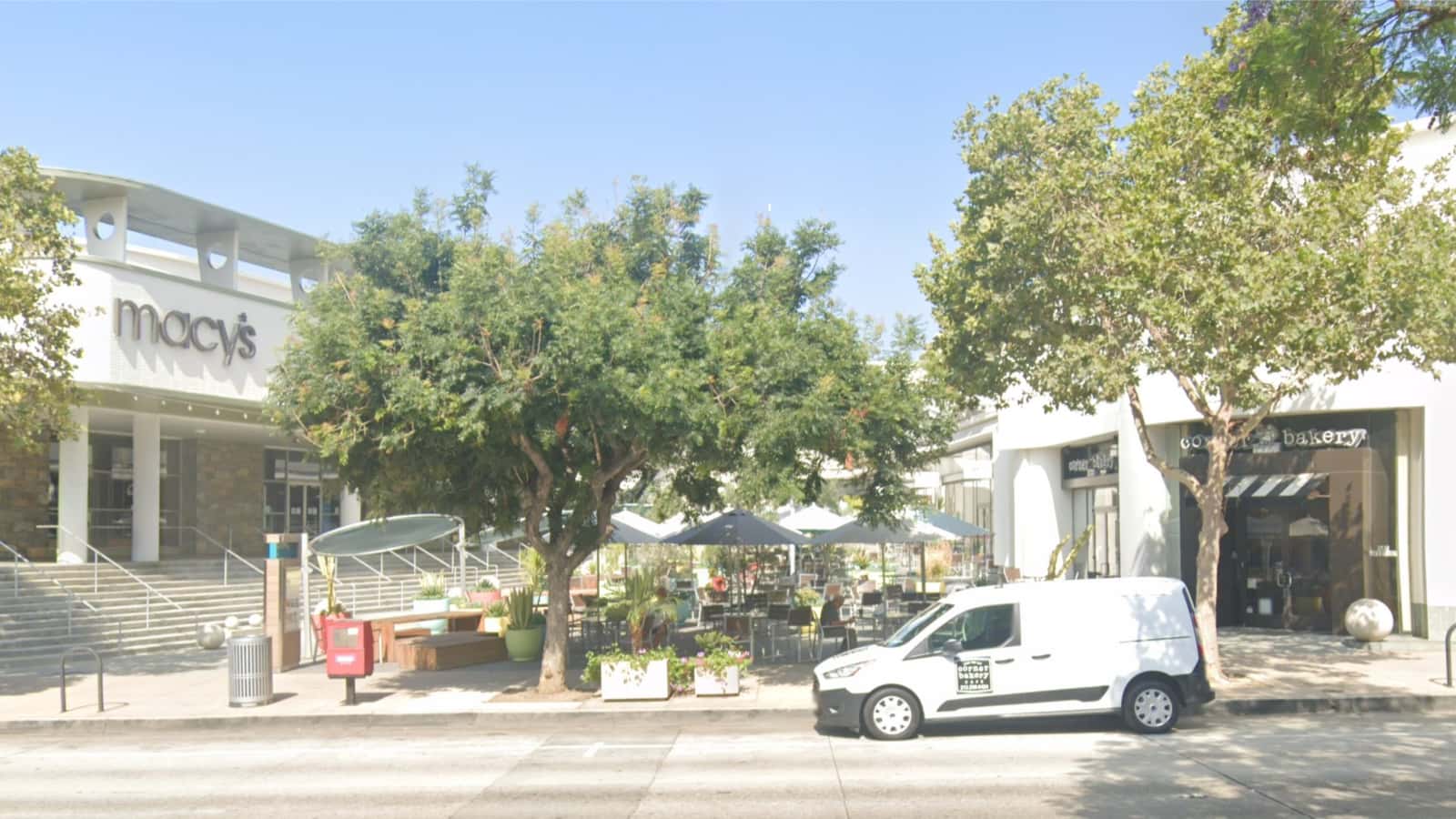 Coffee and chat at Corner Bakery (Pasadena)
