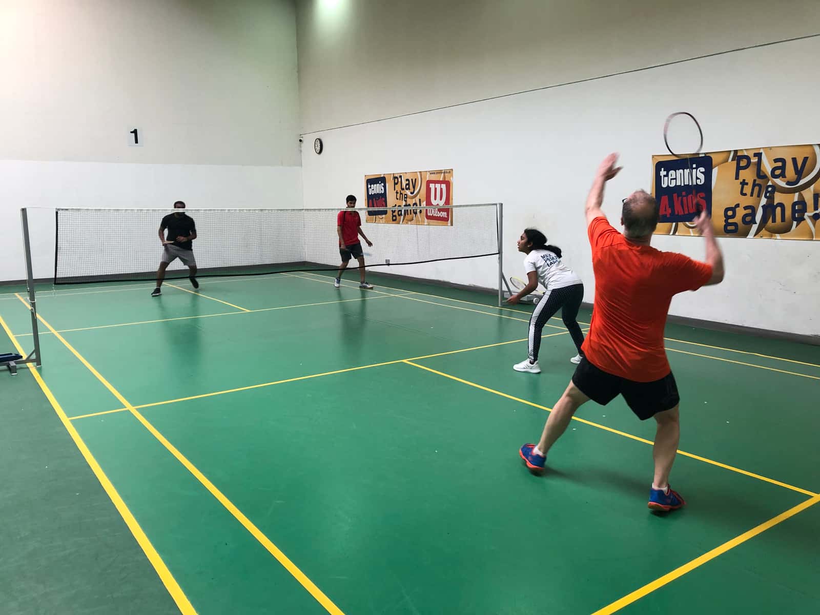 ADVANCED badminton players wanted!