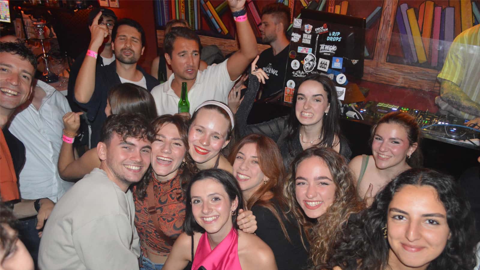 "JUEVES" NOCHE DE IDIOMAS, KARAOKE y FIESTA