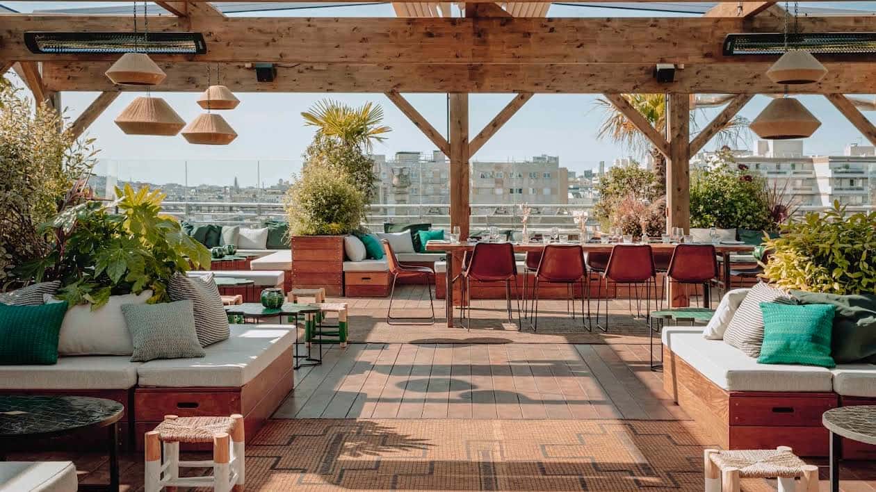 Couples in Paris — sunsets, rooftop drinks & new friends