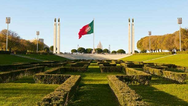Lisbon Ladies' Dinners: Monthly Summer Picnic