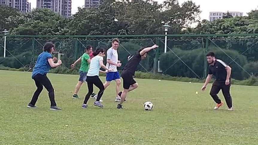 Don´t Dribble, just pass! (Beginners welcome)