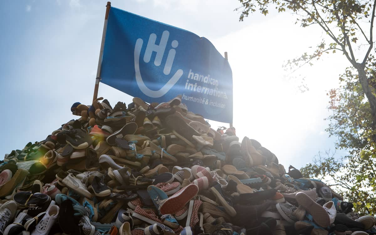 Participez à la Pyramide de chaussures de Handicap International