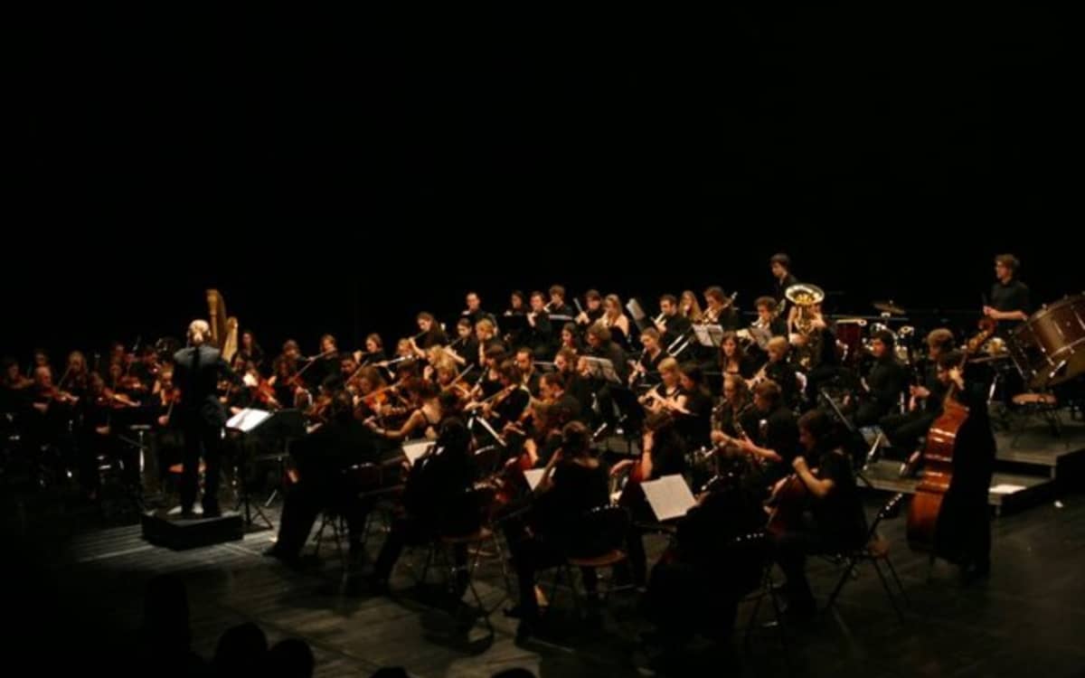 Boléro de Ravel / Casse Noisette / Le Lac des Cygnes / L’Arlésienne de Bizet (extraits)