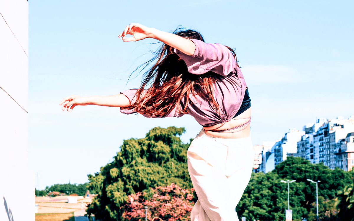 Danse contemporaine en plein air pour les femmes – Paris 20ᵉ