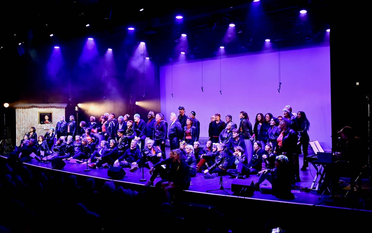 Kiosques en fête : le choeur "Emprise directe" en happening !