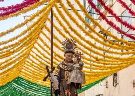 Obra em destaque • A imagem de Santo António na procissão