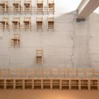 Cicle 'Les cadires de Tàpies. Invocar l’escletxa'