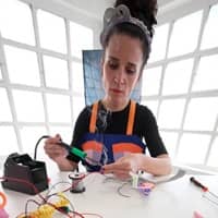 Debat i performance 'Reinventant la tecnologia de les cures'