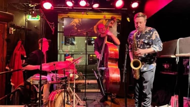 Skikkelig Jazz Trio med Håkon Kornstad // Kafé Hærverk