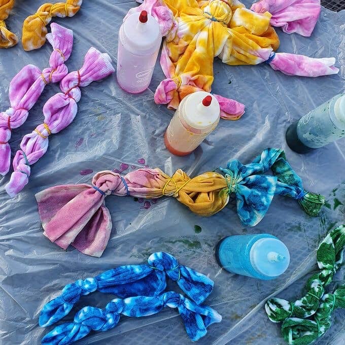 craft club: tie dye tote bags & bandanas