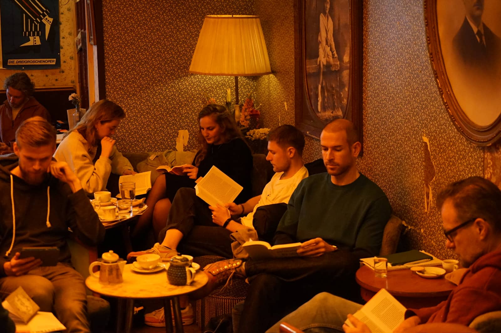 Offline Reading Party 📚 | Café Vegardie