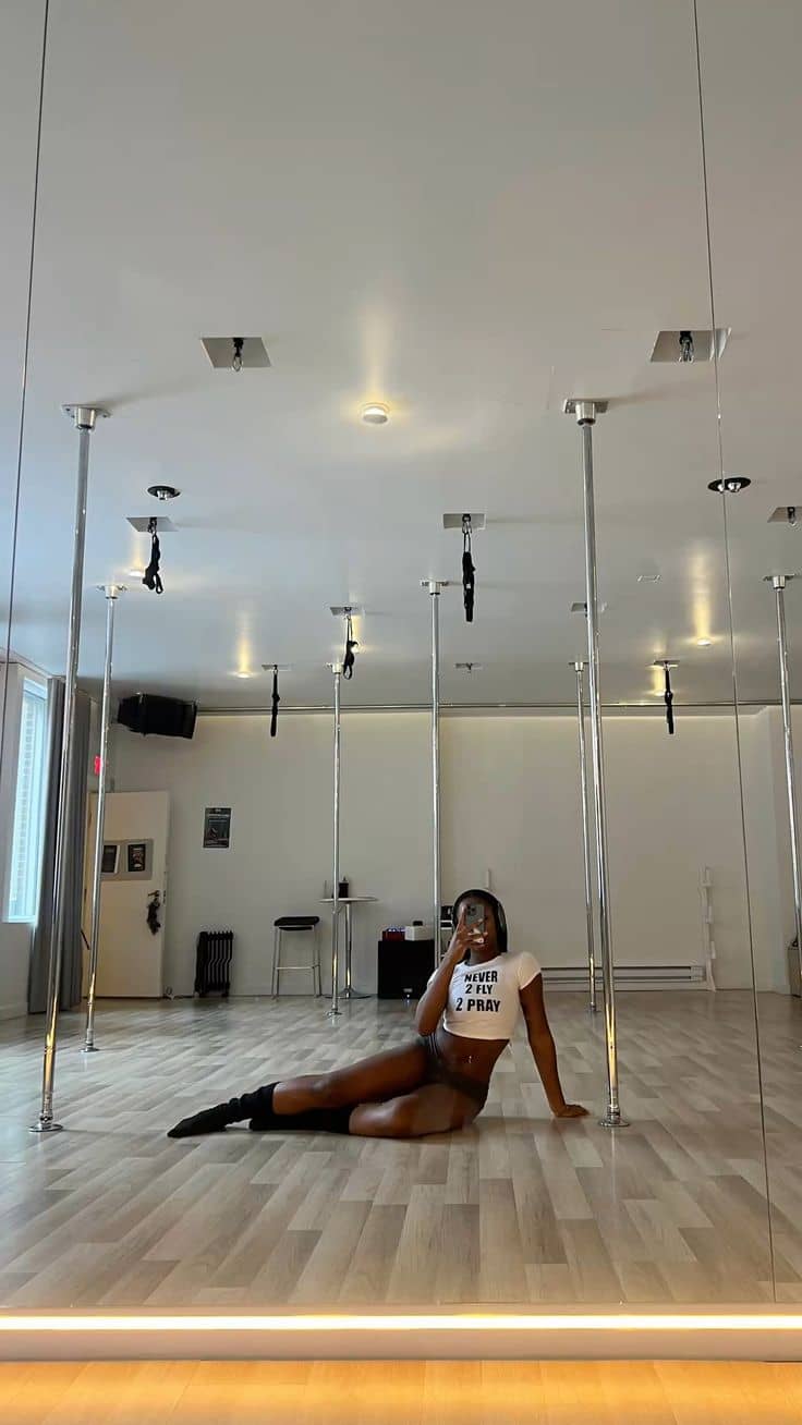 [30+] Mixer + Intro to Pole Dance Class ✨