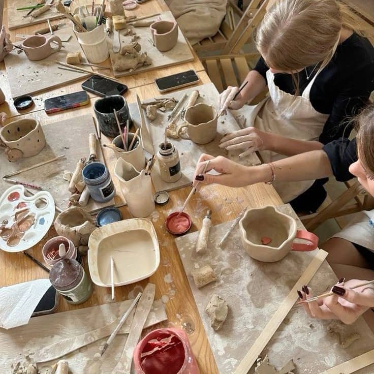 🌷 Paint Your Own Piece – IT Girls 🎨✨