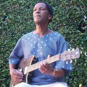 Louis Mhlanga LIVE! @café Roux