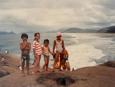 La infancia es una casa en la playa