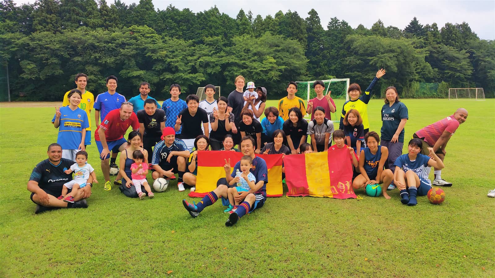 2 hours international futsal men,women  very friendly for all nationalities!