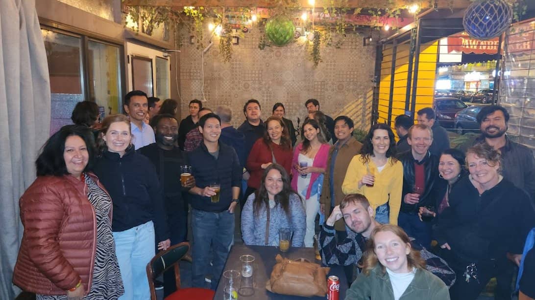 La Hora Feliz, Viernes en el Muddy Waters Cafe!