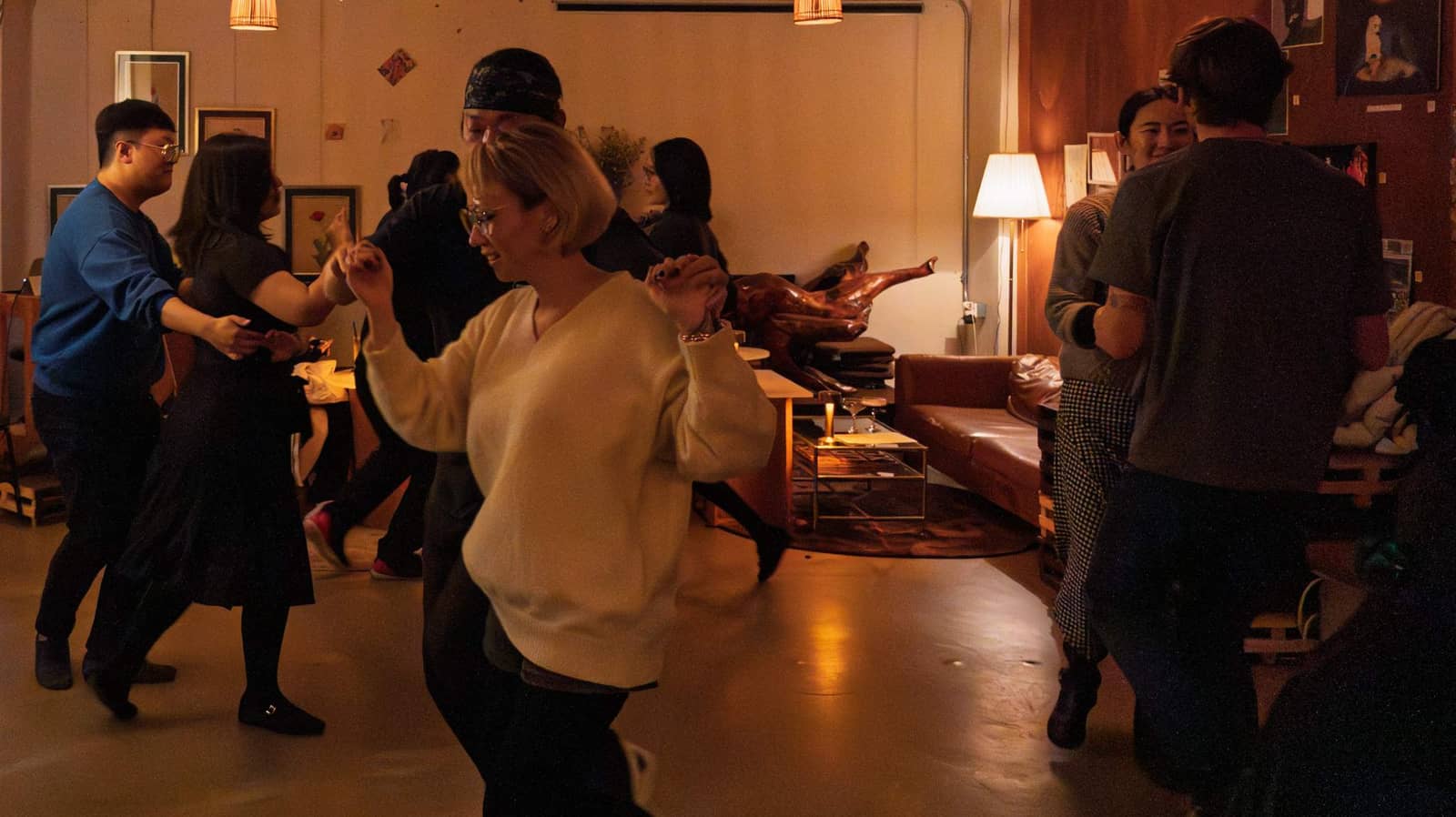 ⭐️ Swing Dance Taster Class & Socializing at an Bar⭐️