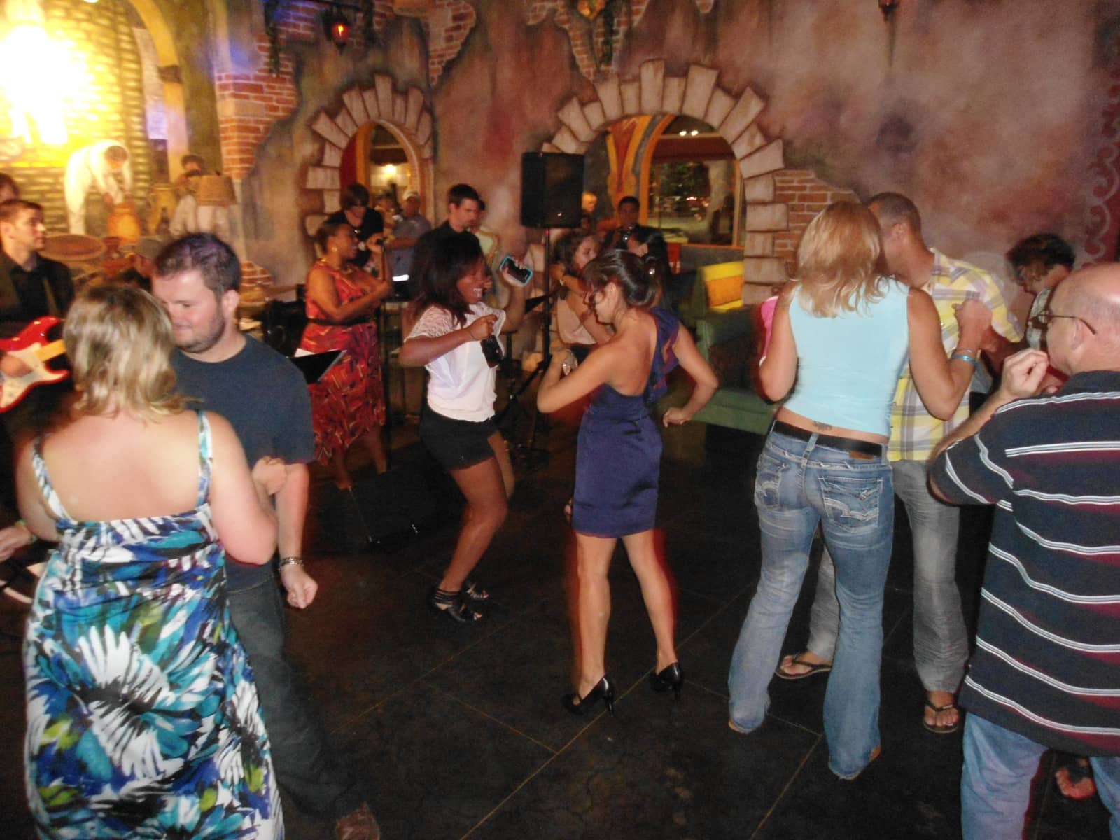FREE Sundays Salsa, 2 Step,Swing,Tango classes.Text Required before 512-296-5678