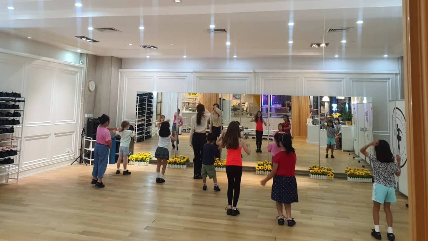 π FREE TRIAL: Kids K-Pop Dance Class (Ages 5-7)