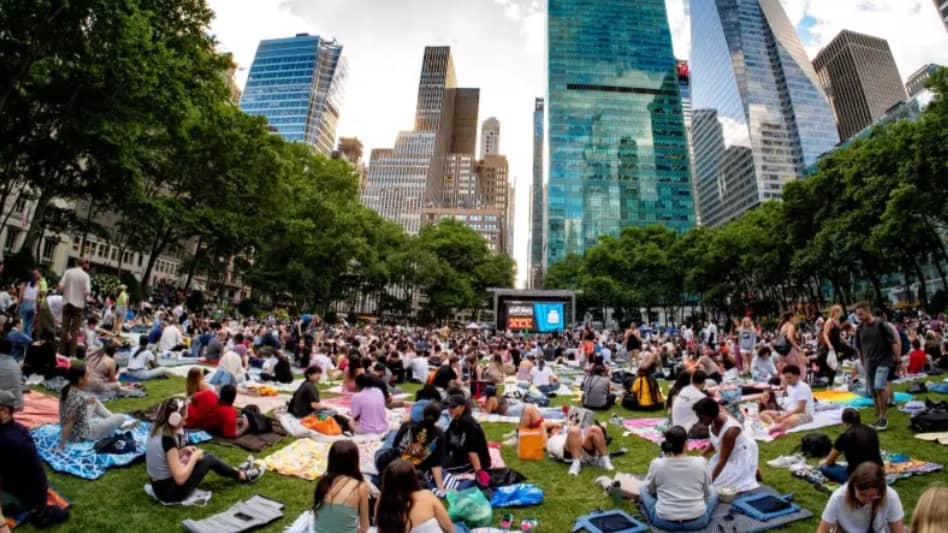 Outdoor Movie @ Bryant Park (Bridget)