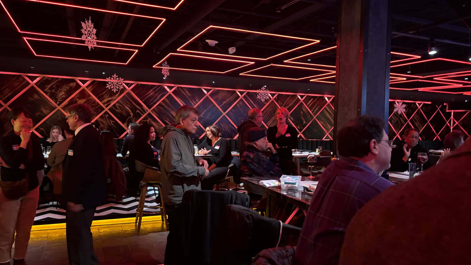 Singles Meet and Mingle On St. Elmo’s - Dinner Drinks and a Cabaret Show.