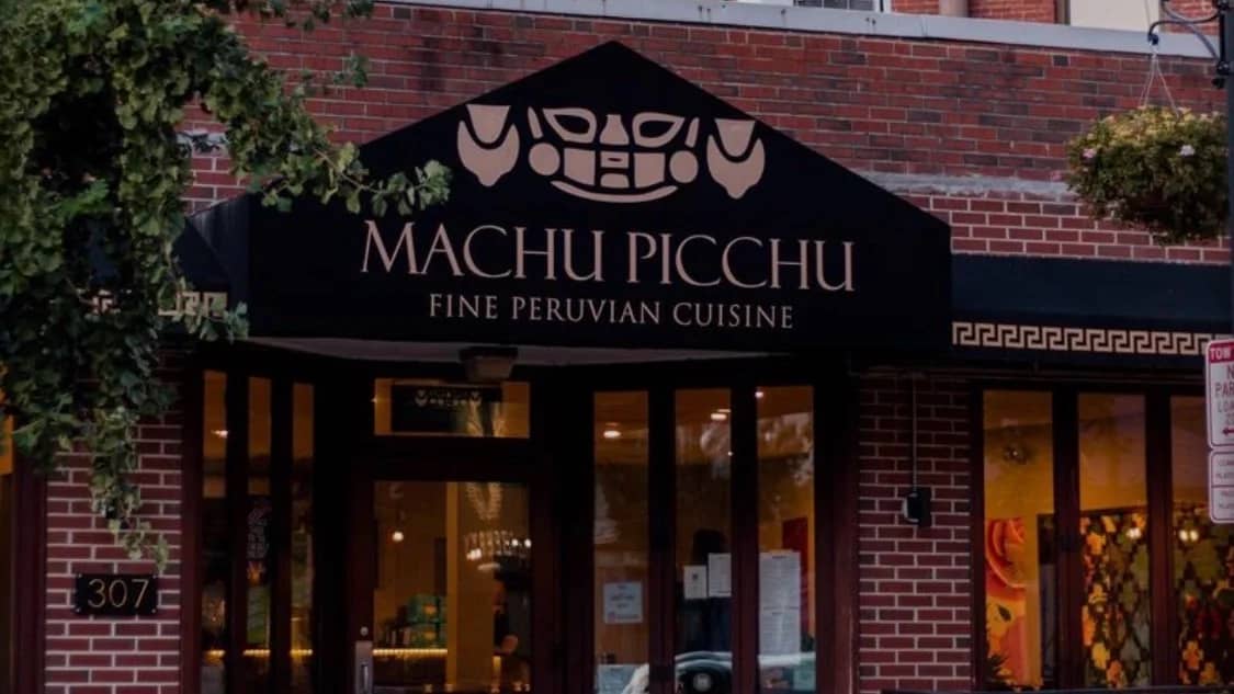 Vamos a cenar en el Machu Picchu restaurant - peruano