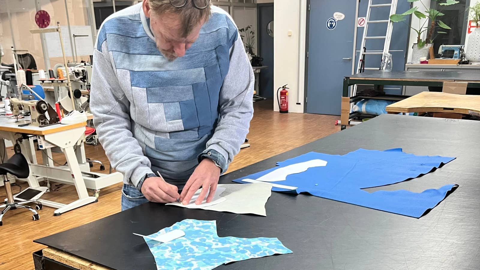 Make Your Own Leather Bag Workshop in Amsterdam