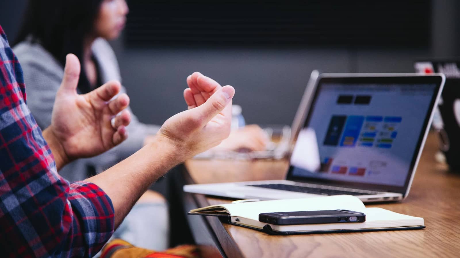 Meet your VCs, Meet your startup teams: entrepreneurs' networking coffee time