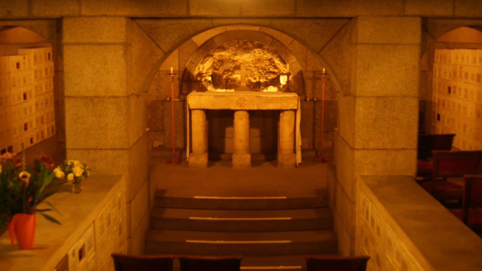 MACS Goes To… The Crypt Museum at All Hallows by the Tower 🪦