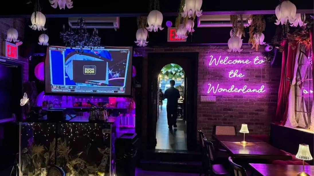 🧚🏼‍♀️ Girl's Karaoke Social @ East Village: Meet new friends ✨🥂