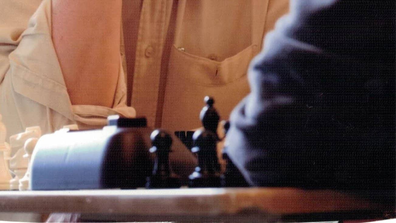 Viernes: Torneo gratuito de Ajedrez.  Friday: Free Chess Tournament: 19h.