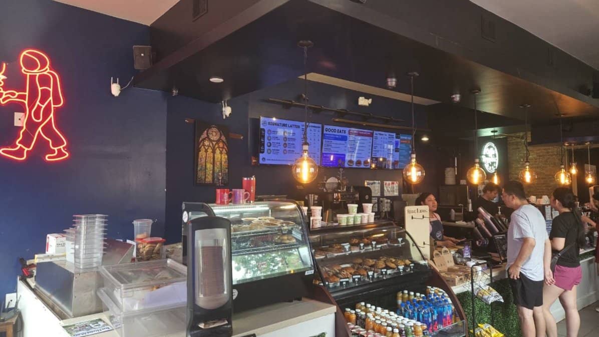 Coffee shop hopping and walking in Georgetown DC