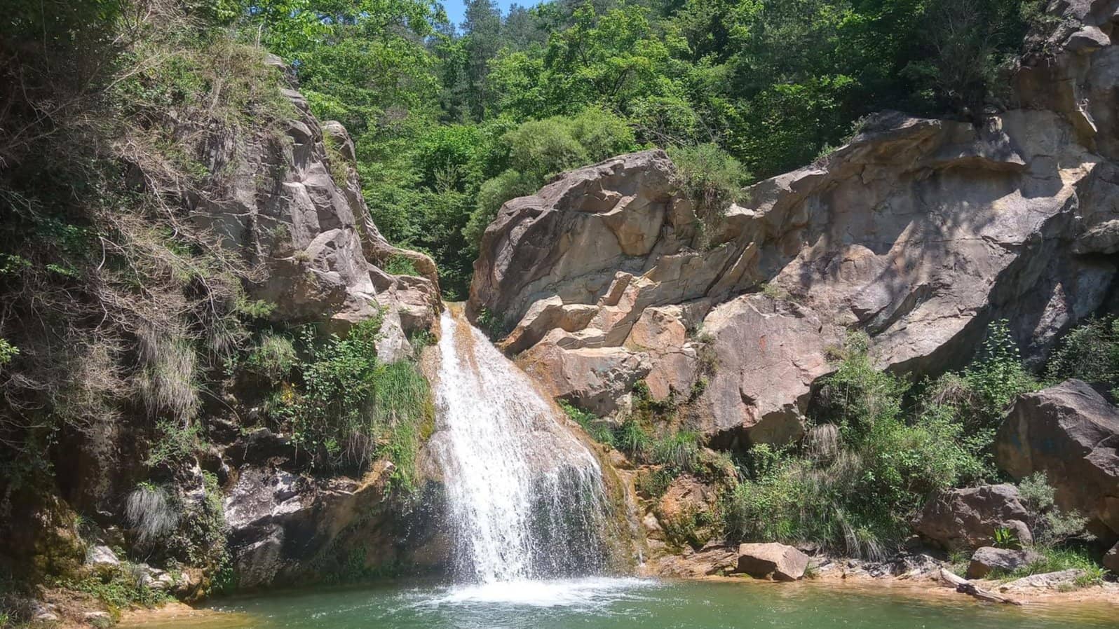 FRIDAY HIKE 💦 Gorgs secrets de la vall de Ripoll 🌿 | Ombra, gorgs i banys