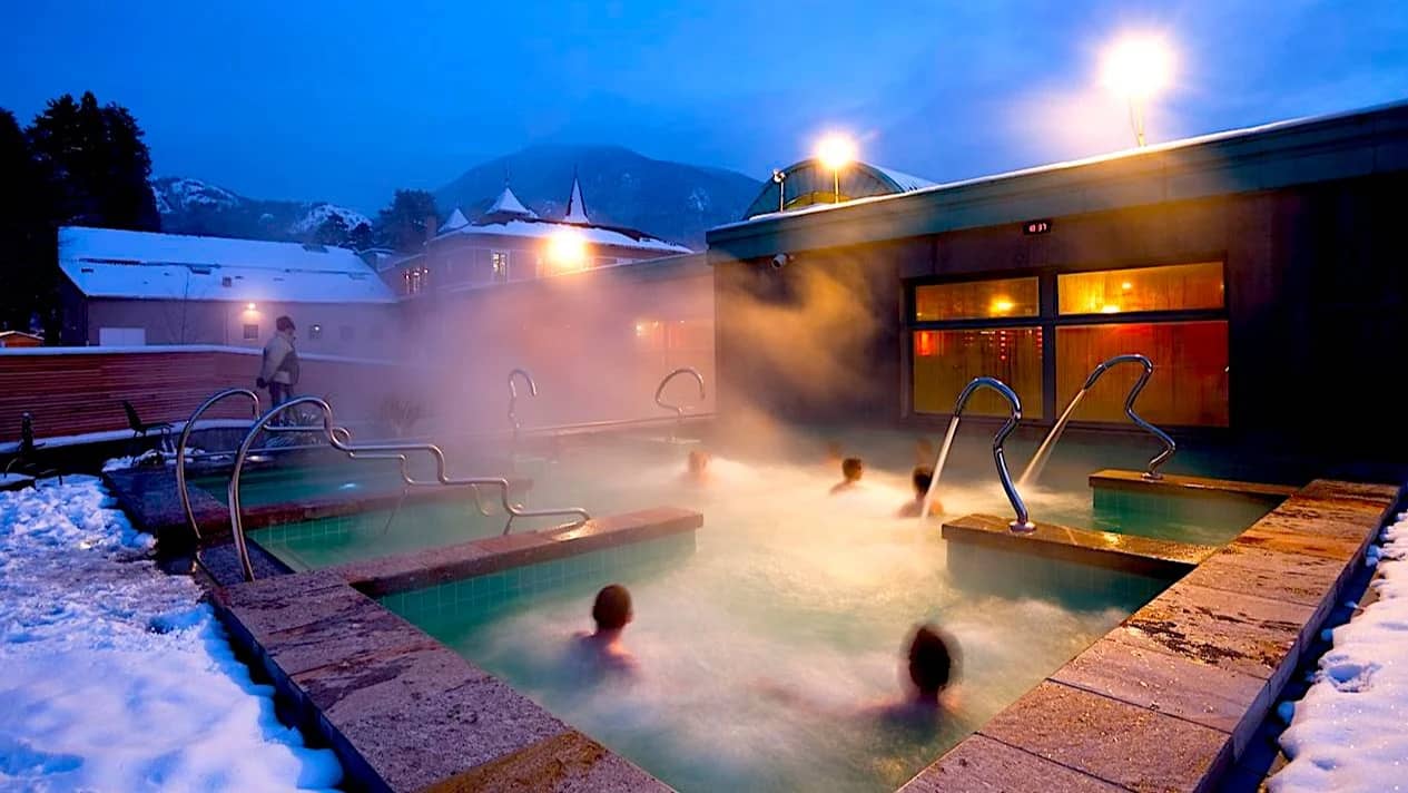 Escapada Termal y Misterios Subterráneos en Francia