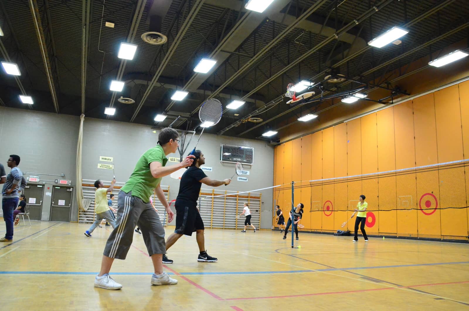 DOUBLES badminton MONDAY 6:30 - 8:30 PM LUNDI - ST HENRI