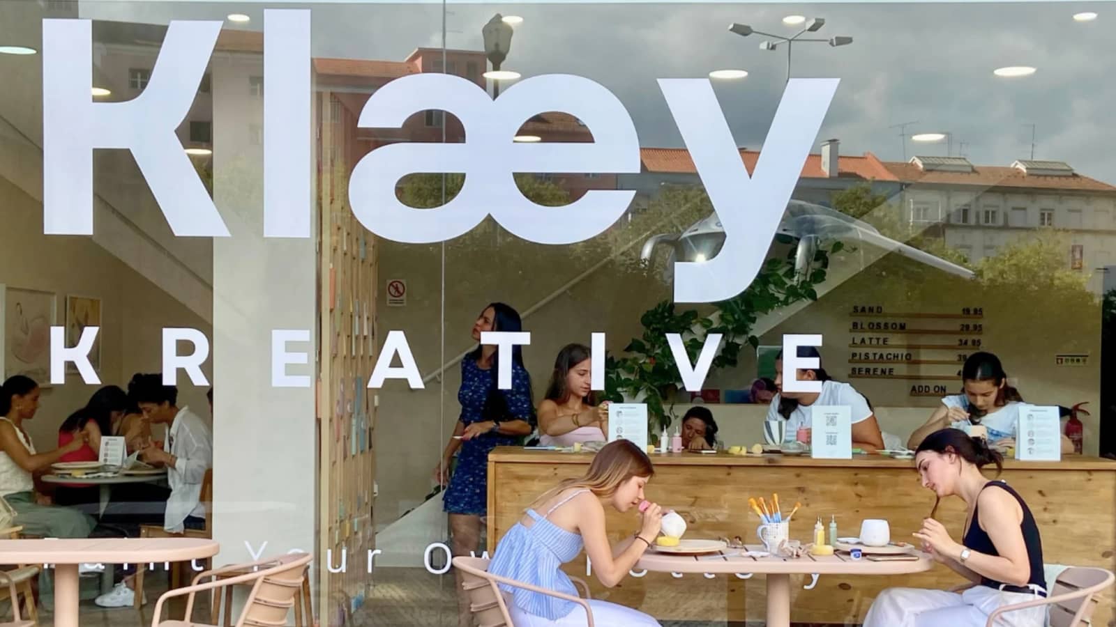 LISBON WOMEN’S CONNECT: Pottery, Drinks & Great Conversations