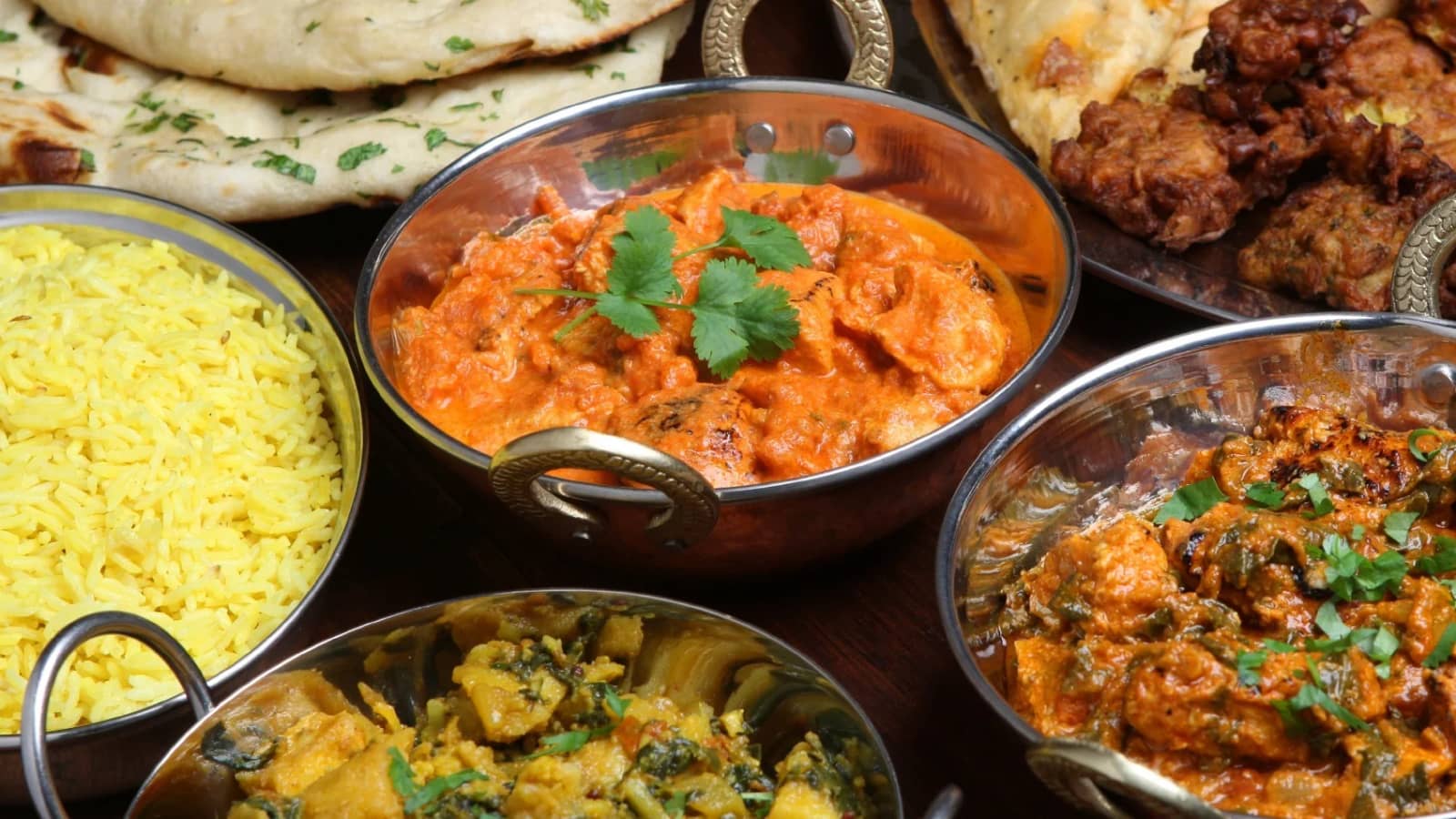 CENA INDIA MUY PICANTE - カレーを食べて日本語とスペイン語の交流