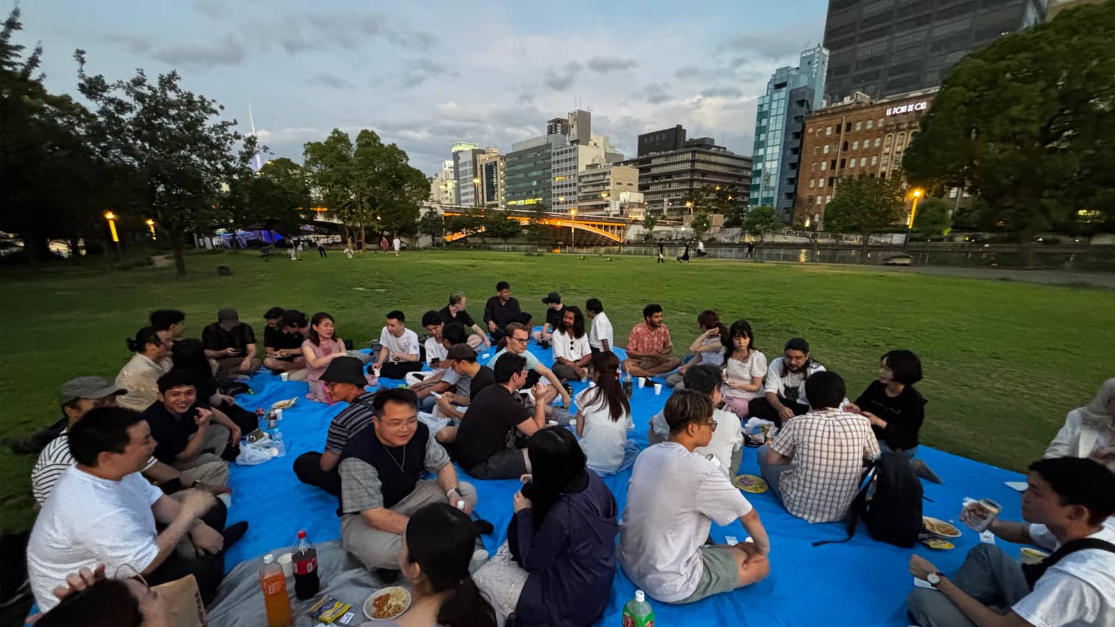 ☀️ Sunset Picnic @ Nakanoshima 🌇 中之島公園で夜の国際交流ピクニック会