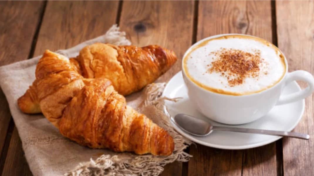 CROISSANTS, CAFÉ & CONVO (IN FRENCH)🥐☕