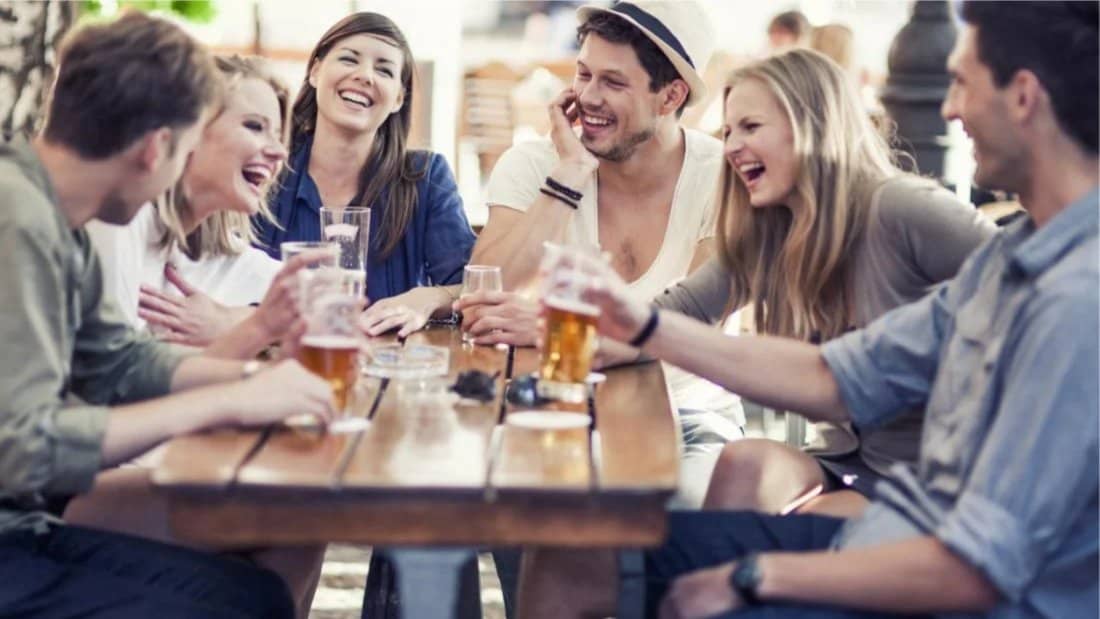 Te gustaría practicar inglés y divertirte ven y hablar y practicar ingles
