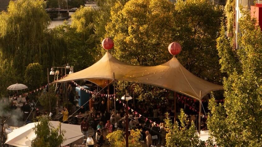 Saturday evening-@Holzmarkt 25 :Make friends, chill / drinks@Someet Buds