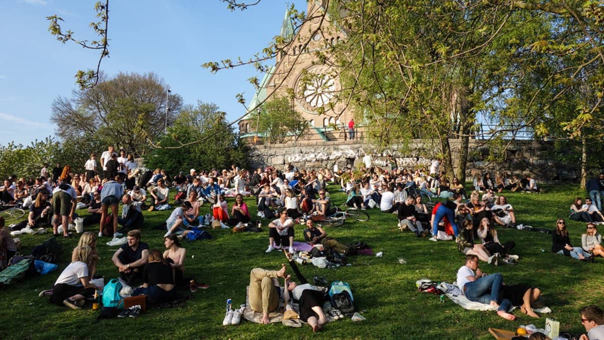 Södermalm Outdoor Beer and Wine Park Crawl at Vitabergsparken
