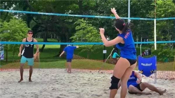 Beach Volleyball Class Group (Adults & Teens, Beginner)
