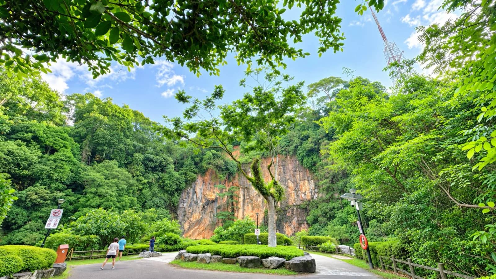 Scenic Walk & Social Dinner: Little Guilin, Bukit Batok Hill & CMPB